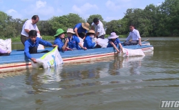 Chi cục Thủy sản Tiền Giang thả hơn 300.000 con cá giống trong Khu Bảo tồn sinh thái Đồng Tháp Mười