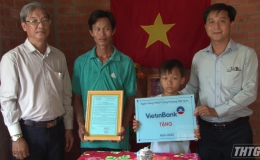 Viettin Bank Chi nhánh Tiền Giang trao nhà Đại đoàn kết cho hộ nghèo huyện Tân Phước