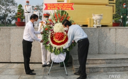 Lãnh đạo tỉnh Tiền Giang đặt tràng hoa và viếng Nghĩa trang liệt sĩ
