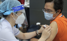 Bộ Y tế đề nghị 10 tỉnh thành đẩy nhanh tiến độ tiêm vắc-xin Covid-19
