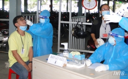 Tiền Giang bắt đầu xét nghiệm sàng lọc SARS-CoV-2 cho công nhân