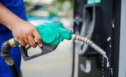 Giá xăng tăng mạnh, lên cao nhất trong 1,5 năm qua