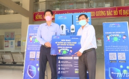 MobiFone Tiền Giang trao tặng hệ thống sát khuẩn và đo thân nhiệt tự động cho huyện Tân Phước