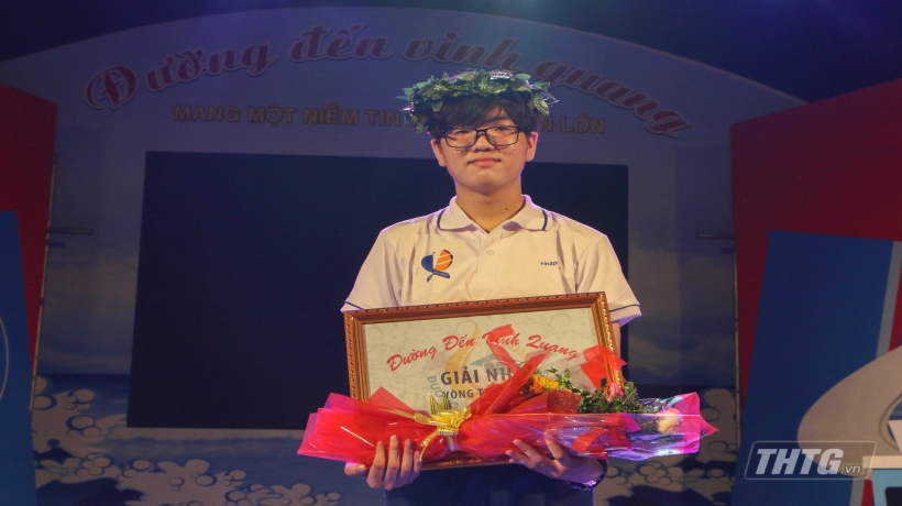 Nam sinh THPT Chuyên Nguyễn Bĩnh Khiêm giành nguyệt quế tháng bằng ngôi sao hy vọng