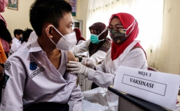 Tin giả và tâm lý lo ngại khiến châu Á tụt lại trong chiến dịch tiêm vaccine Covid-19