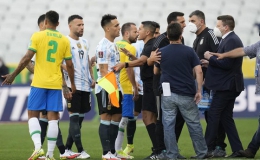 Trận “derby Nam Mỹ” bị hoãn sau 5 phút thi đấu