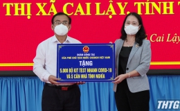 Phó Chủ tịch nước Võ Thị Ánh Xuân thăm và tặng quà lực lượng chống dịch Covid-19 tỉnh Tiền Giang