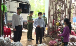 Trưởng Ban Dân vận Tỉnh uỷ Tiền Giang kiểm tra các cơ sở thu mua nông sản huyện Tân Phước