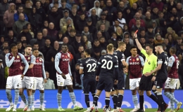Thẻ đỏ nghiệt ngã, Aston Villa đại bại dưới tay West Ham