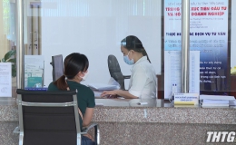 Trung tâm hành chính công thông báo về việc tiếp nhận hồ sơ, phục vụ nhân dân