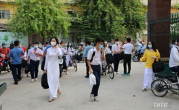 Học sinh khối 9 và 12 tỉnh Tiền Giang chính thức trở lại trường vào ngày 03/01