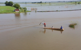 Nước sông Mê Kông dâng cao giữa mùa khô