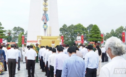 Lãnh đạo tỉnh  Tiền Giang viếng Nghĩa trang liệt sĩ