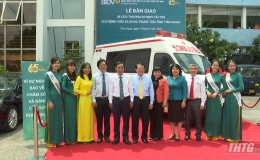BIDV Tiền Giang tặng xe cứu thương cho Bệnh viện