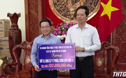 Tiền Giang đón nhận 38 thùng khẩu trang y tế phục vụ công tác phòng chống dịch