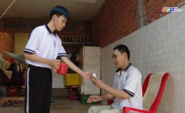 Hoàn cảnh em Huỳnh Minh Phát – Trường THPT Lê Thanh Hiền