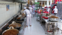 Siết chặt an toàn vệ sinh thực phẩm, nâng cao chất lượng bữa ăn bán trú