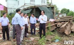 Phó Chủ tịch UBND tỉnh Tiền Giang kiểm tra các công trình ngăn mặn