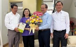 Chủ tịch UBND tỉnh Tiền Giang thăm hỏi các nhà giáo lão thành