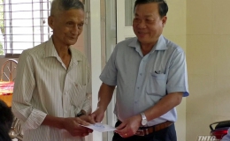 Tỉnh ủy Tiền Giang thăm tặng quà cho chiến sĩ trực tiếp tham gia trận đánh Ấp Bắc