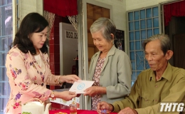 Lãnh đạo tỉnh Tiền Giang thăm gia đình chính sách ở thị xã Cai Lậy