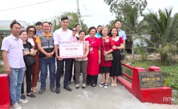 Công ty PCI bàn giao cầu nông thôn, tặng quà Tết cho hộ nghèo ở Gò Công Đông