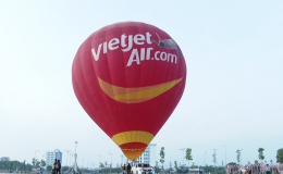 Bay thử nghiệm  khinh khí cầu tại Quảng trường tỉnh Tiền Giang