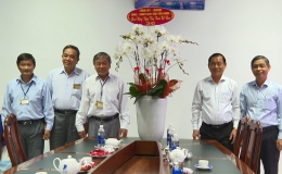 Chủ tịch UBND tỉnh Tiền Giang thăm và chúc mừng ngày Thầy thuốc Việt Nam tại các cơ sở y tế