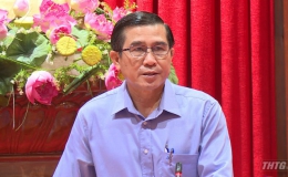Nguyên Chủ tịch UBND tỉnh Tiền Giang Lê Văn Hưởng nhận Huân chương Lao động hạng Nhất