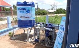 Tặng máy lọc nước cho người dân vùng khó khăn ở Tân Phú Đông