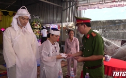 Công an tỉnh Tiền Giang thăm gia đình nạn nhân truy bắt tội phạm bị tên trộm đâm tử vong