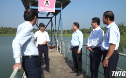 Chủ tịch UBND tỉnh khảo sát công tác ngăn mặn tại huyện Tân Phú Đông