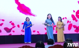Phụ nữ Tiền Giang với chương trình trình diễn áo dài chào mừng ngày 8-3