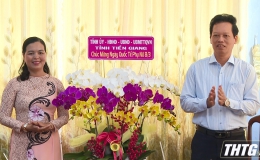 Phó Chủ tịch UBND tỉnh Nguyễn Thành Diệu chúc mừng Hội LHPN tỉnh nhân ngày 8-3