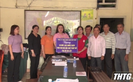 Công ty Nước sạch khí xanh tặng 18 máy lọc nước cho cán bộ Hội Chữ thập đỏ thị xã Cai Lậy