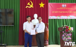 2 học sinh Trung học phổ thông ở huyện Cai Lậy được kết nạp vào Đảng