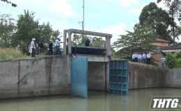 Huyện Cái Bè vận hành thử nghiệm cống ngăn mặn khu vực sông Trà Lọt