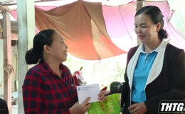 Hội LHPN tỉnh Tiền Giang thăm, tặng quà phụ nữ khuyết tật ở huyện Châu Thành