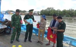 Bộ đội Biên phòng Tiền Giang tuyên truyền chống khai thác IUU tại Lễ hội Nghinh Ông