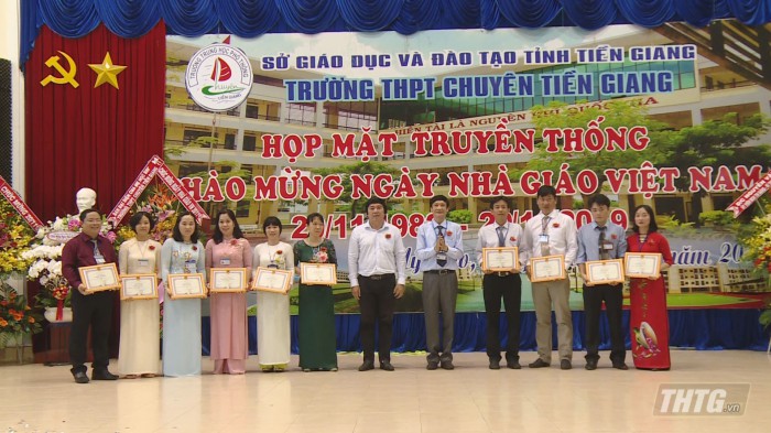 Hop mat Truong Chuyen 8