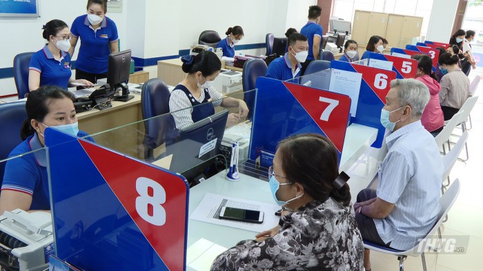 Hàng chục khách hàng đến gởi tiền tại SCB Tiền Giang