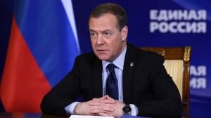 Ông Medvedev cảnh báo thế giới tiến gần đến Thế chiến III