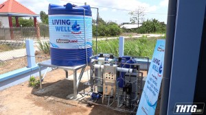 Tặng máy lọc nước cho người dân vùng khó khăn ở Tân Phú Đông