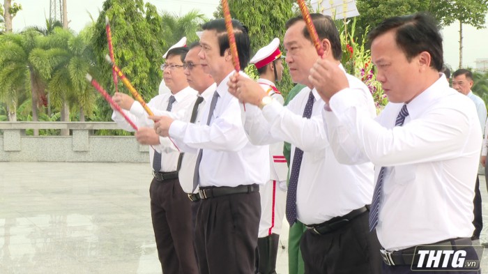 Lãnh đạo tỉnh Tiền Giang viếng Nghĩa trang liệt sĩ tỉnh nhân kỷ niệm Quốc khánh