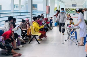 Bệnh đau mắt đỏ đang lây lan trong trường học ở Tiền Giang, Bến Tre