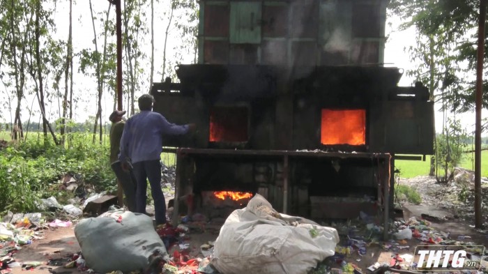 Hiệu quả từ lò đốt rác đầu tiên tại huyện Cái Bè