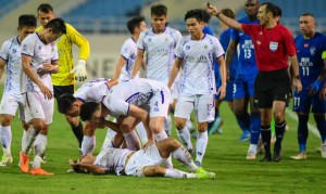 Cầu thủ Trung Quốc chơi xấu Xuân Mạnh nhận án phạt cực nặng từ AFC