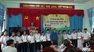 Gần 80 triệu đồng tặng học bổng cho học sinh khó khăn của huyện Gò Công Tây
