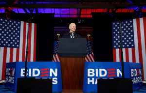 Bầu cử Mỹ: Ông Biden thắng đề cử, ông Donald Trump bám sát