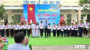 Ông Đỗ Tấn Hùng dự Lễ tổng kết Trường THCS Thanh Bình, huyện Chợ Gạo
